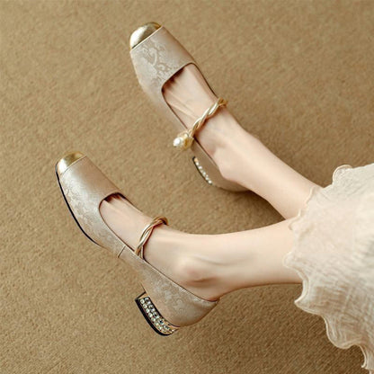 Naila Pumps
